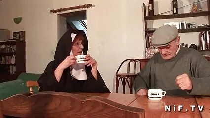 El señor aspida follando apasionadamente mexicanas gritonas cogiendo con medias de niña