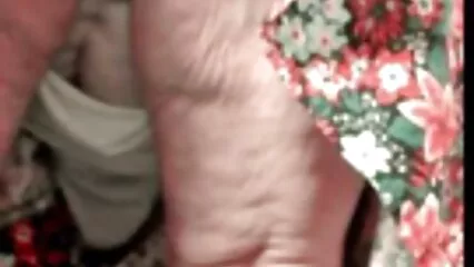 Linda estudiante con solo un condón le dio porno de mexicanos a un niño