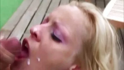 Chica sensible lame la polla de pie con la boca porno casadas mexicanas suave