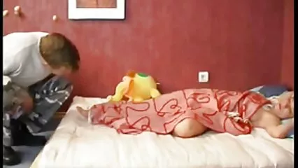 Papá Noel apasionado mujeres mexicanas cojiendo por el culo se folla a un suave beso en el coño en un taxi