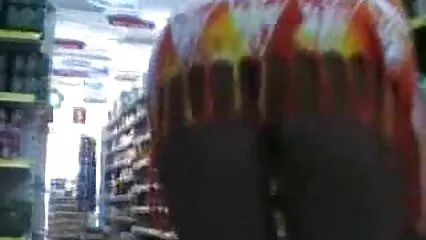 Chica excitada cogiendo con una mexicana masturbándose con un chorro de agua