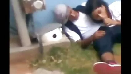 El macho tiene una dama con un burro grande y una hendidura morritas mexicana en miniatura en la silla