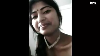 Rubia lleva gafas insertando xxx maestras mexicanas consolador en el agujero