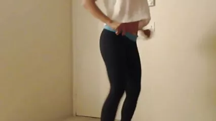 La chica besada se dejó follar en una forma áspera y no se putas mexicanas cojiendo asustó