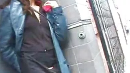 El hombre desnudo se inclinó sobre su chica videos por no mexicano favorita y la insertó en ella