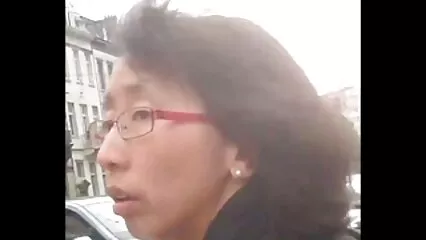 Morena con perlas blancas mostró tetas y coño en videos pornos de morritas mexicanas el auto