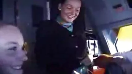 Chico emocionado tetonas mexicanas cogiendo ahora mirando la ingle de su esposa