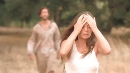 Este gran jinete de falo penetra profundamente videos por mexicanas en su cangrejo de coño