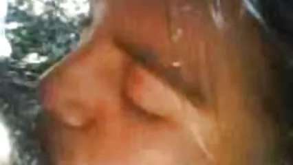 Bribón xnxxxmexicanas apasionado se folla a una belleza atractiva en el beso lateral