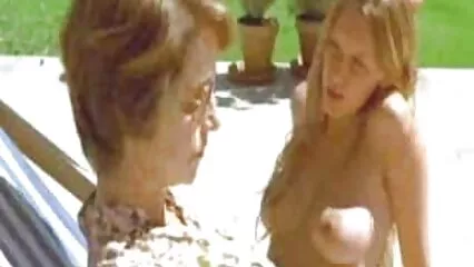 La vagina de una mujer mexicanas chichonas xxx es follada y besada