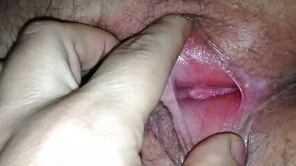 Pastel de masaje hermoso y cálido en el sofá con xxx video mexicano los dedos