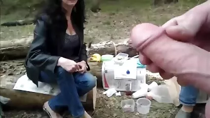 Con una mirada seria, madre enseña sexo a putas caseras mexicanas hombres jóvenes