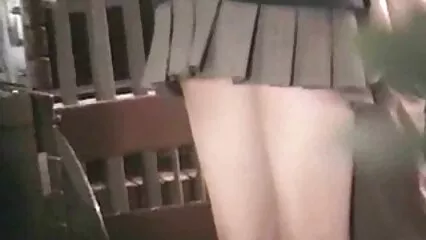 chica de pelo negro se folla a sí misma en el coño abuelas mexicanas porno y el culo