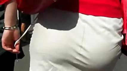 Puta de cuatro ojos acaricia sus tetas con los dedos y porno mexicano cachondo las manos