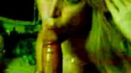 Después de un club nocturno, un tipo se videos mexicanos cogiendo topó con una perra de lujo.